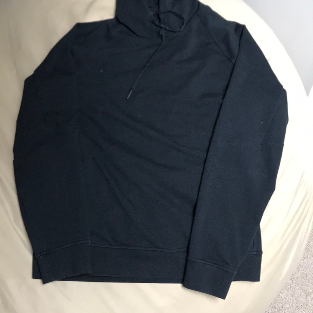 Men’s Lululemon sweatshirt